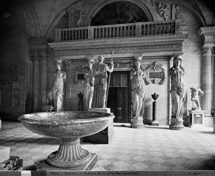 Utsikt over Caryatidens Tribune i Louvre-museet, 1897 (se også 279791 til 279795)